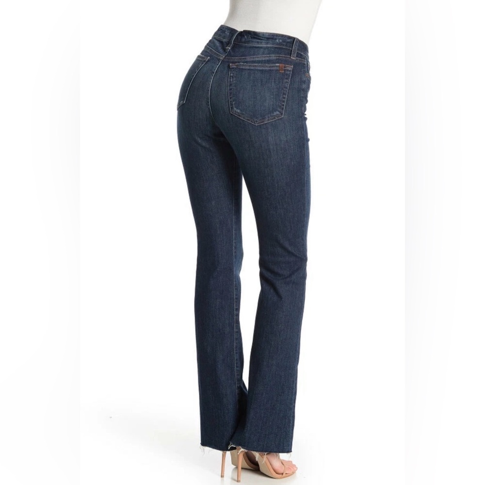 Joe's High Rise Curvy Bootcut Stretch Jeans w/Frayed hem Size 32
Monroe Wash - Picture 2 of 4